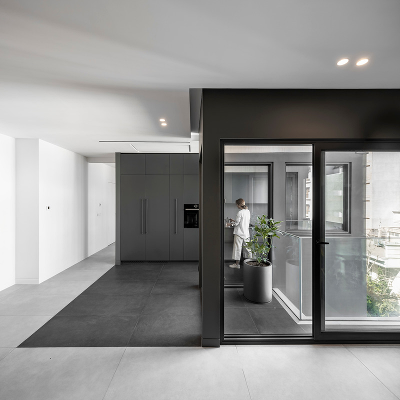 Dossier de presse | 6573-01 - Communiqué de presse | VOID+ - Studio Pousti - Architecture résidentielle -  The interior layouts of the building reveal a deep structural and volumetric connection to the façade; a vocabulary used throughout the project.  - Crédit photo : Parham Taghioff_Persia Photography center