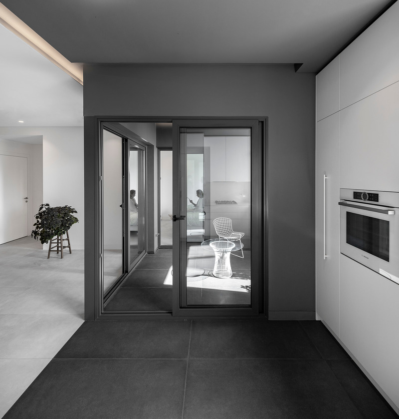 Dossier de presse | 6573-01 - Communiqué de presse | VOID+ - Studio Pousti - Architecture résidentielle - A series of spatial rooms and configurations that link, separate and extend into one another to accommodate domestic use.  - Crédit photo : Parham Taghioff_Persia Photography center