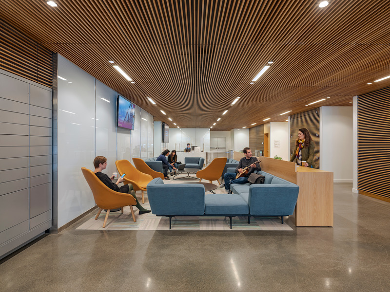 Press kit | 1844-02 - Press release | San Francisco Conservatory of Music’s New Ute and William K. Bowes, Jr. Center - Mark Cavagnero Associates - Institutional Architecture -  The student commons provides space for lounging and dining.  - Photo credit: Tim Griffith