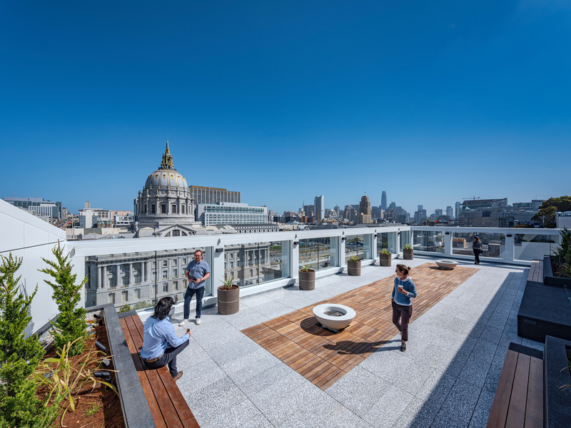 Press kit | 1844-02 - Press release | San Francisco Conservatory of Music’s New Ute and William K. Bowes, Jr. Center - Mark Cavagnero Associates - Institutional Architecture -  A rooftop terrace serves as an outdoor lounge and event space.    - Photo credit: Tim Griffith
