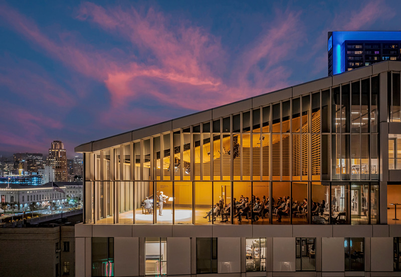 Press kit | 1844-02 - Press release | San Francisco Conservatory of Music’s New Ute and William K. Bowes, Jr. Center - Mark Cavagnero Associates - Institutional Architecture -  The top-floor Barbro Osher Recital Hall, seen here during an evening performance.  - Photo credit: Tim Griffith