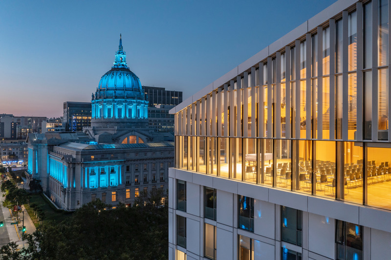 Press kit | 1844-02 - Press release | San Francisco Conservatory of Music’s New Ute and William K. Bowes, Jr. Center - Mark Cavagnero Associates - Institutional Architecture -  The top-floor Barbro Osher Recital Hall visually connects to the iconic dome of San Francisco's City Hall a block away.  - Photo credit: Tim Griffith