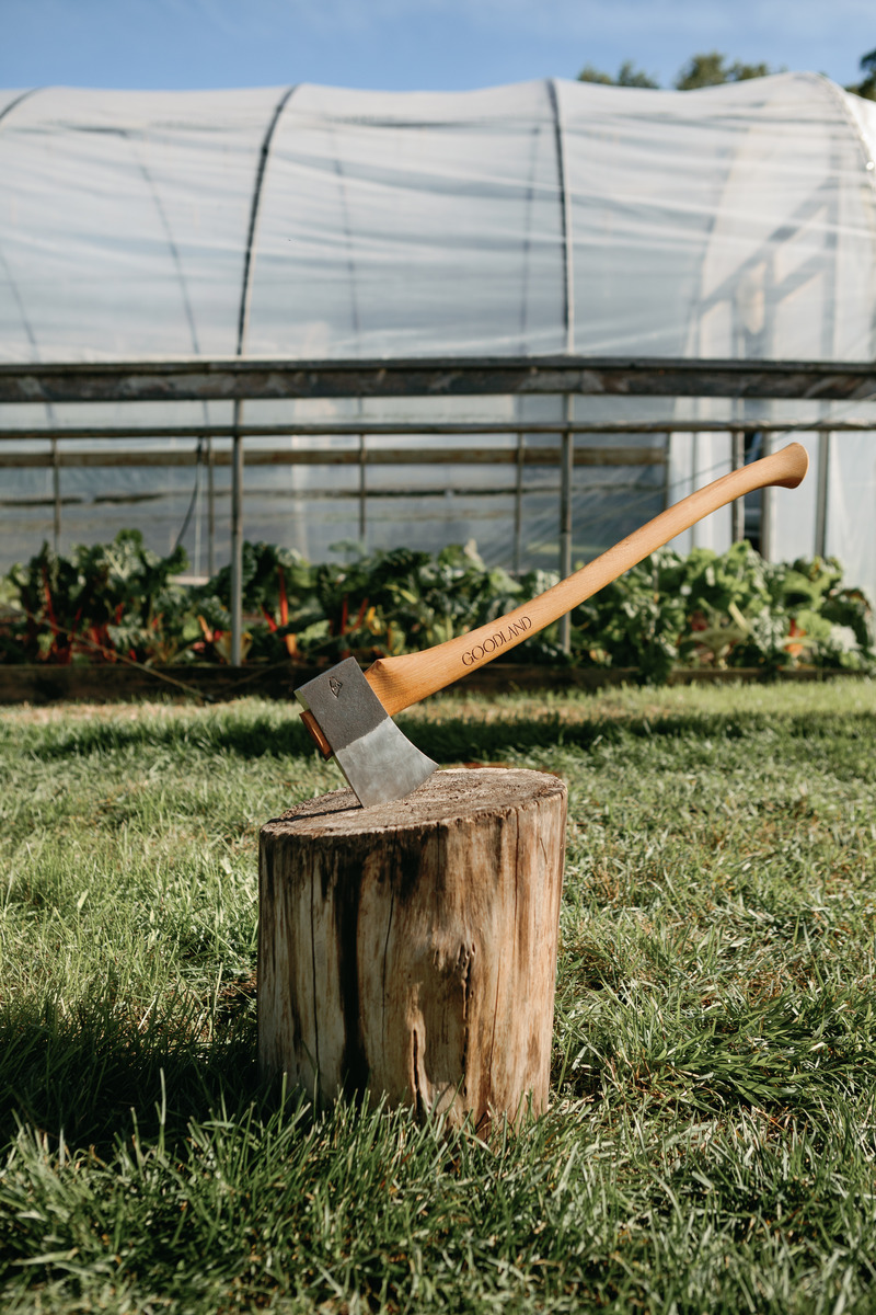 Press kit | 6456-02 - Press release | GOODLAND Releases Hand-Crafted Wood Splitting Axe - GOODLAND - Product - GOODLAND Wood Splitting Axe - Photo credit: Jacklyn Barber