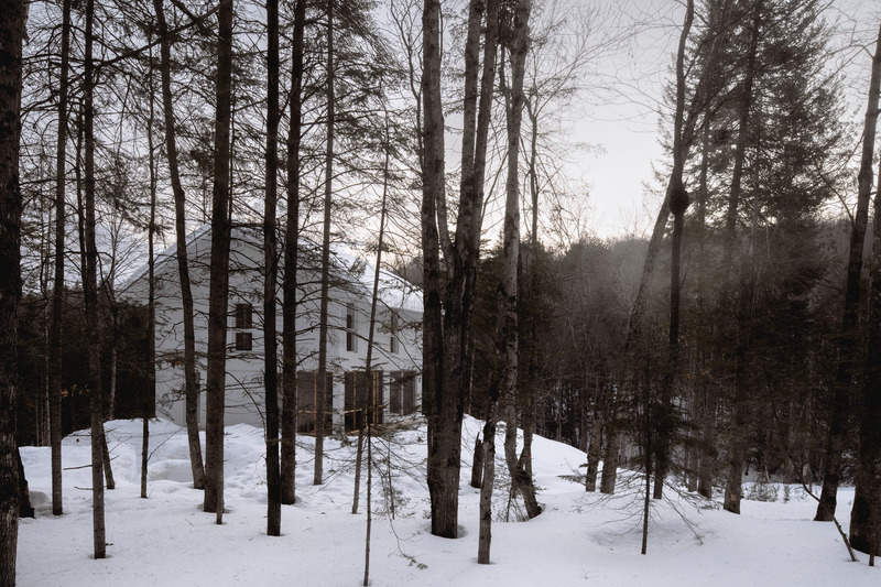 Dossier de presse | 1685-06 - Communiqué de presse | Schnee-Eule - Atelier L'Abri - Architecture résidentielle - lever du soleil - Crédit photo : Raphaël Thibodeau 