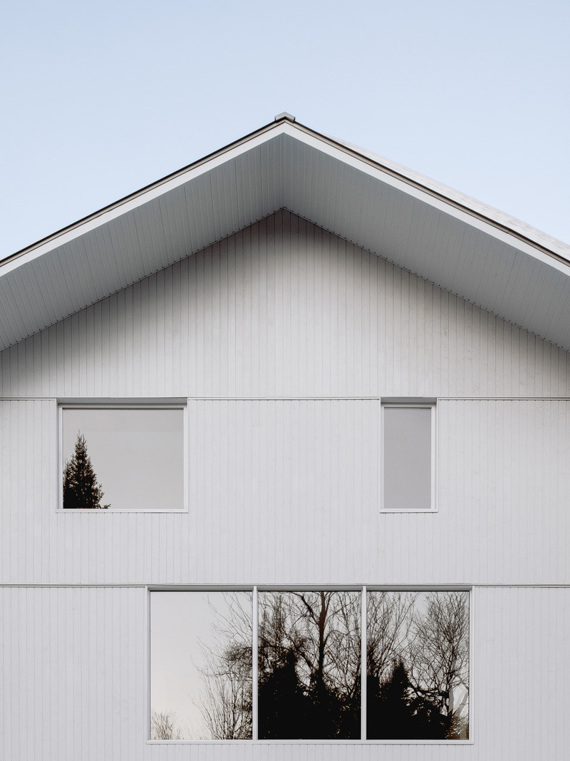 Dossier de presse | 1685-06 - Communiqué de presse | Schnee-Eule - Atelier L'Abri - Architecture résidentielle - détail de façade - Crédit photo : Raphaël Thibodeau 