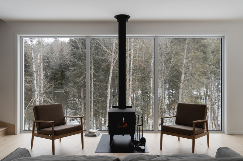 Dossier de presse | 1685-06 - Communiqué de presse | Schnee-Eule - Atelier L'Abri - Architecture résidentielle - foyer - Crédit photo : Raphaël Thibodeau 