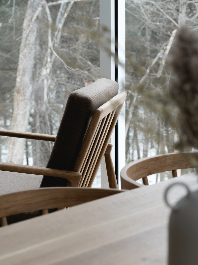 Dossier de presse | 1685-06 - Communiqué de presse | Schnee-Eule - Atelier L'Abri - Architecture résidentielle - mobilier par Inat - Crédit photo : Raphaël Thibodeau 