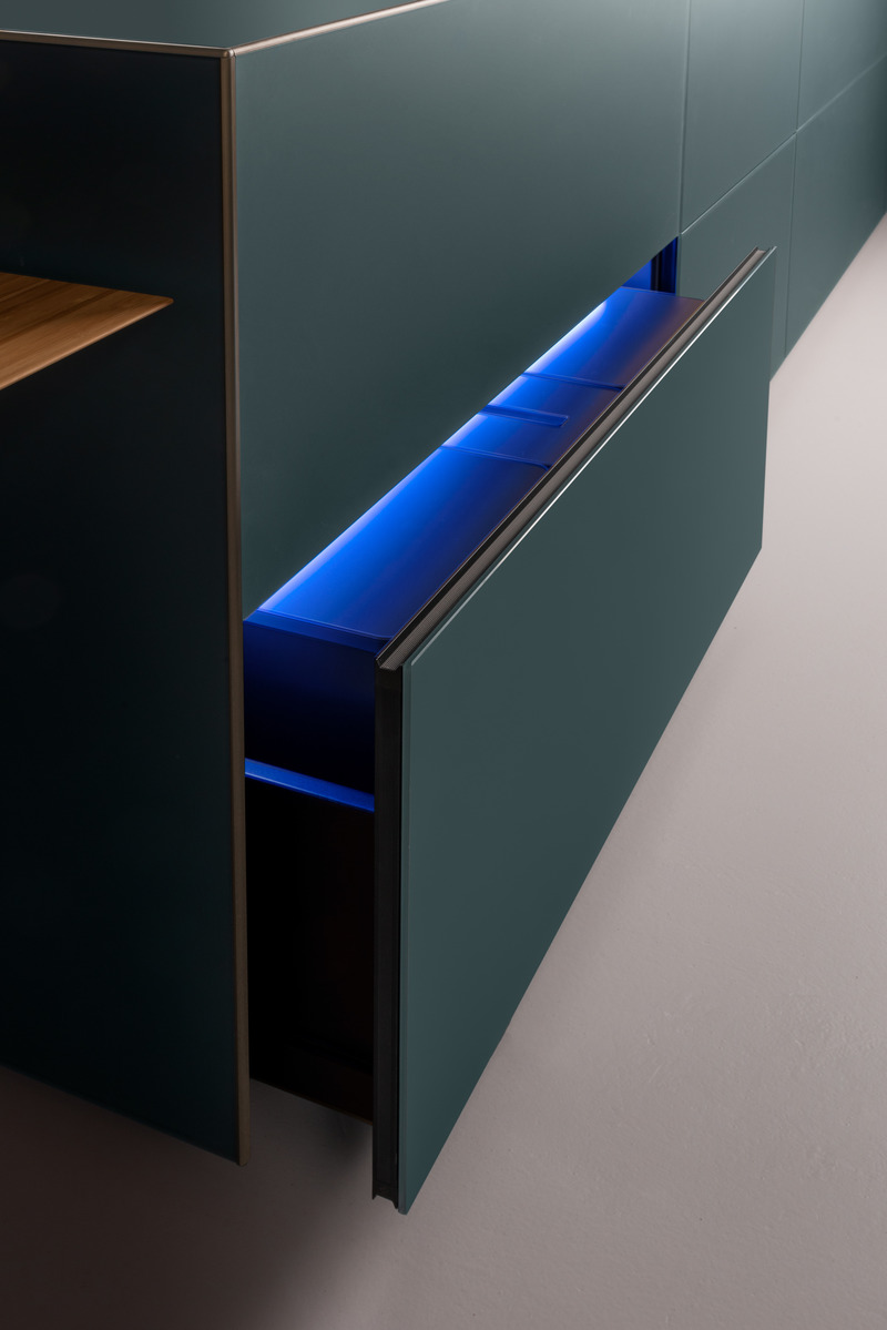 Press kit | 4565-02 - Press release | Valcucine Wins Two 2022 Good Design Awards - Valcucine - Industrial Design -  Artematica Soft Outline | antibacterial Blue Light  - Photo credit:  Michele Salucci | ImmaginAria 