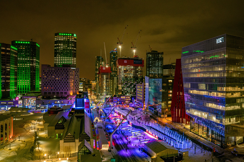 Press kit | 6776-01 - Press release | A Winter Experience Like no Other in the World. The Montréal en Lumière Festival Opens a 1000-Foot-Long Aerial Skating Trail with an Ambience of Immersive Sound and Light - Montréal en Lumière - Urban Design - Photo credit:  Victor Diaz Lamich for MONTRÉAL EN LUMIÈRE 