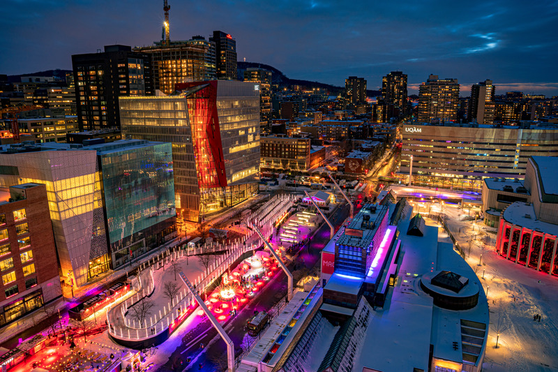 Press kit | 6776-01 - Press release | A Winter Experience Like no Other in the World. The Montréal en Lumière Festival Opens a 1000-Foot-Long Aerial Skating Trail with an Ambience of Immersive Sound and Light - Montréal en Lumière - Urban Design - In 2022, nearly 25,000 skaters enjoyed the spectacle that is the Skating Loop. - Photo credit:  Victor Diaz Lamich for MONTRÉAL EN LUMIÈRE 