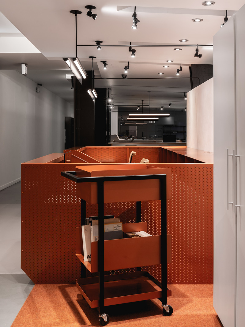 Dossier de presse | 5794-02 - Communiqué de presse | Revitalisation de la Médiathèque Guy-L.Côté par Inscape le Studio - Inscape le studio - Design d’intérieur commercial - Zone d'accueil - Crédit photo : Raphaël Thibodeau