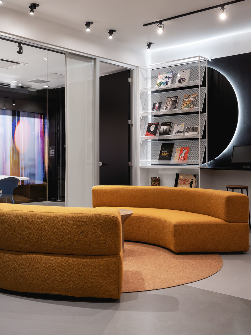 Dossier de presse | 5794-02 - Communiqué de presse | Revitalisation de la Médiathèque Guy-L.Côté par Inscape le Studio - Inscape le studio - Design d’intérieur commercial - Zone lounge - Crédit photo : Raphaël Thibodeau