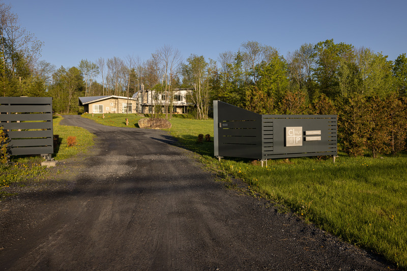 Dossier de presse | 6700-01 - Communiqué de presse | S-Pace 1628 - 1628 - Architecture résidentielle - Extérieur - côté sud, vu de la rue<br> - Crédit photo : Stéphane Groleau