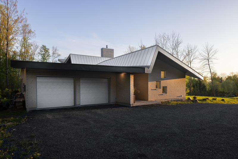 Dossier de presse | 6700-01 - Communiqué de presse | S-Pace 1628 - 1628 - Architecture résidentielle - Extérieur - côté nord-est - Crédit photo : Stéphane Groleau