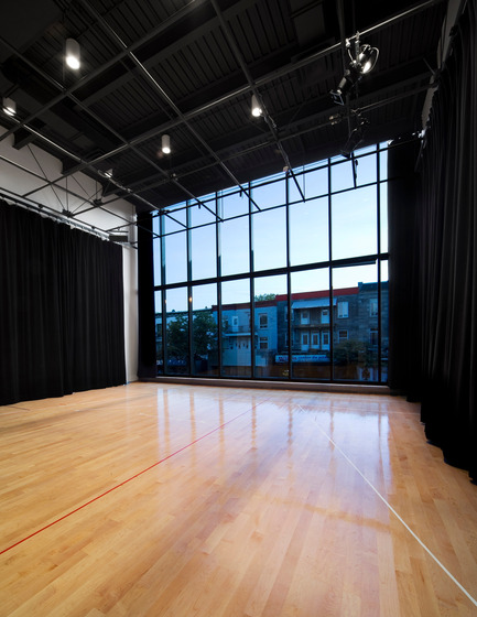 Dossier de presse | 567-05 - Communiqué de presse | Théâtre la Licorne - Les architectes FABG - Architecture institutionnelle - Crédit photo : Steve Montpetit