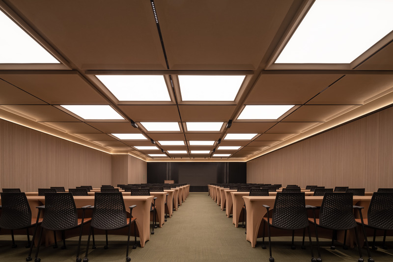 Press kit | 3531-08 - Press release | Intercity Hotel - Vermilion Zhou Design Group - Commercial Interior Design - Meeting room - Photo credit: Wu Jian Quan