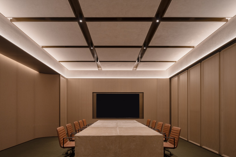Press kit | 3531-08 - Press release | Intercity Hotel - Vermilion Zhou Design Group - Commercial Interior Design - Meeting room - Photo credit: Wu Jian Quan