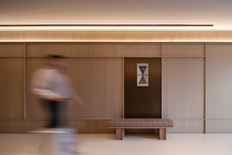 Press kit | 3531-08 - Press release | Intercity Hotel - Vermilion Zhou Design Group - Commercial Interior Design -  Elevator hall  - Photo credit: Wu Jian Quan