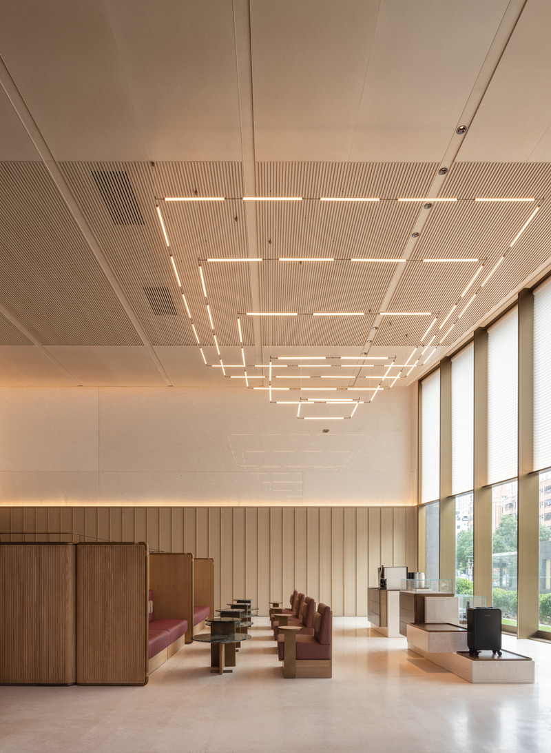 Press kit | 3531-08 - Press release | Intercity Hotel - Vermilion Zhou Design Group - Commercial Interior Design -  The waiting area integrates the shop display to sell goods for business travelers' needs  - Photo credit: Wu Jian Quan