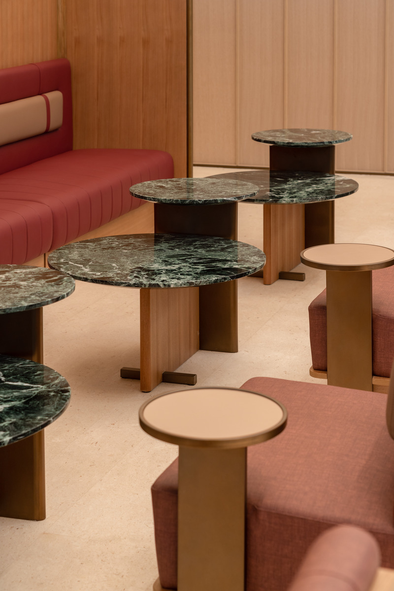 Press kit | 3531-08 - Press release | Intercity Hotel - Vermilion Zhou Design Group - Commercial Interior Design -  The waiting area can be part of the meeting and working area  - Photo credit: Wu Jian Quan