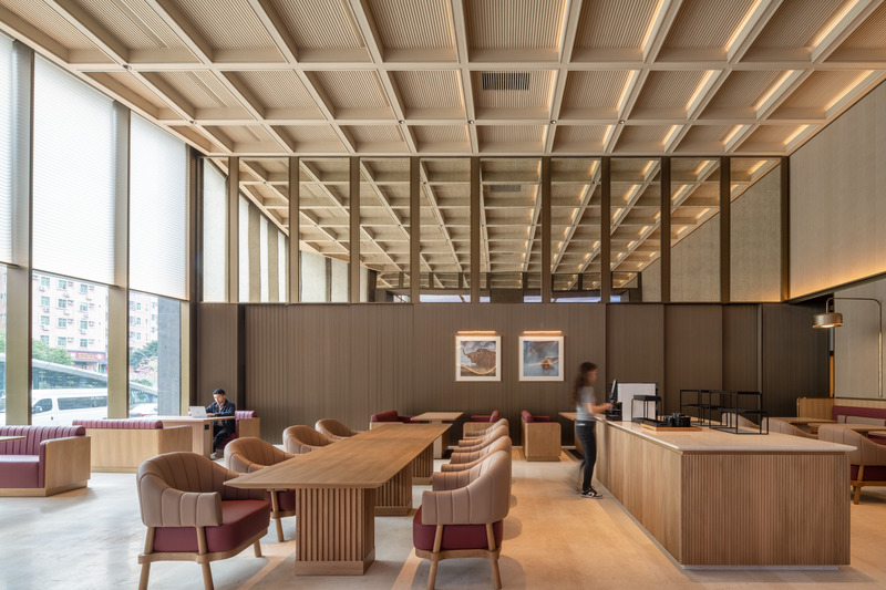 Press kit | 3531-08 - Press release | Intercity Hotel - Vermilion Zhou Design Group - Commercial Interior Design -  The dining area can also quickly transfer to the intermittent office; the partition can adjust the number of seats  - Photo credit: Wu Jian Quan