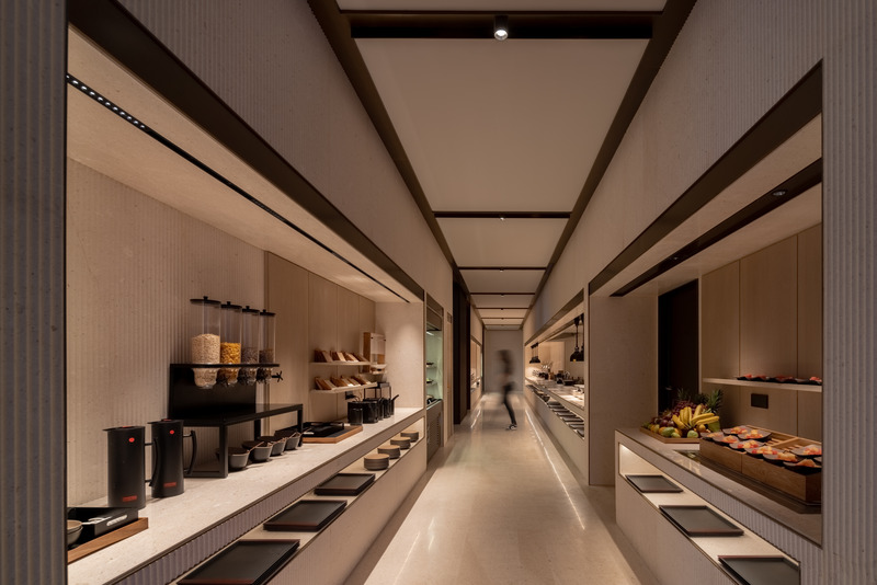 Press kit | 3531-08 - Press release | Intercity Hotel - Vermilion Zhou Design Group - Commercial Interior Design -  The circulation in the breakfast dining area is straightforward  - Photo credit: Wu Jian Quan