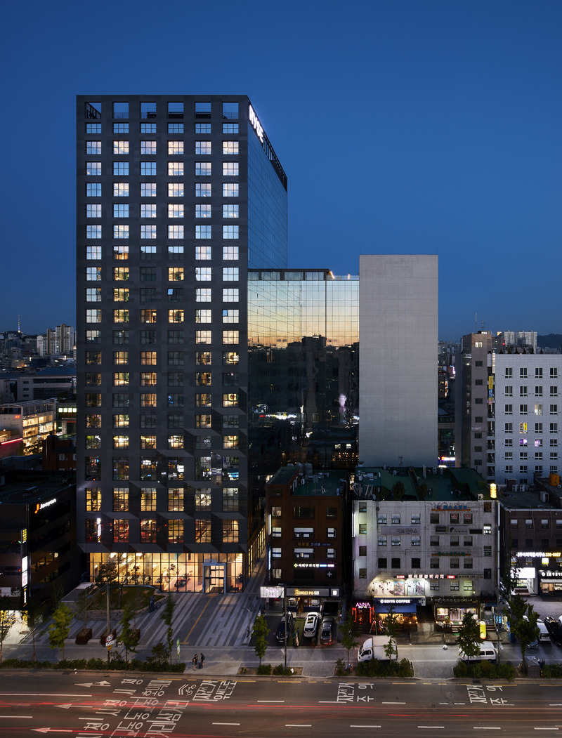 Press kit | 6576-02 - Press release | SCAAA Skillfully Aligns Critical Thinking and Creativity with Commerce - SCAAA - Commercial Architecture - <p class="">RYSE:  The design of the 316,825 sf RYSE boutique hotel celebrates the underground cultural scene of Hongdae, a vibrant and growing neighborhood in Seoul.</p> - Photo credit: <p class="">Kim YongKwan </p><p class="">@yongkwankim_photo</p><p class=""><br></p>