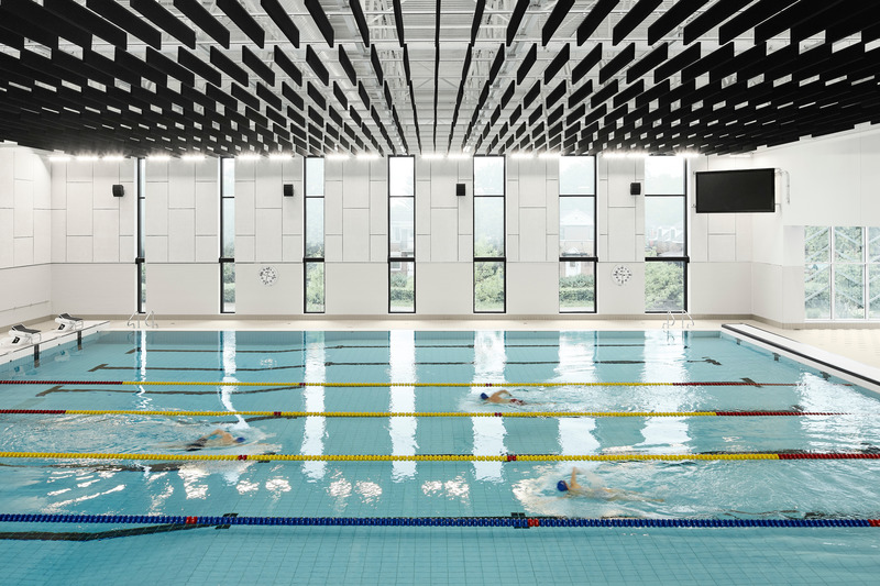 Press kit | 1057-13 - Press release | Rosemont Aquatic Center - Poirier Fontaine Architectes Inc. in collaboration with Riopel + associés architectes and KANVA - Institutional Architecture - Main pool - Photo credit: Maxime Brouillet