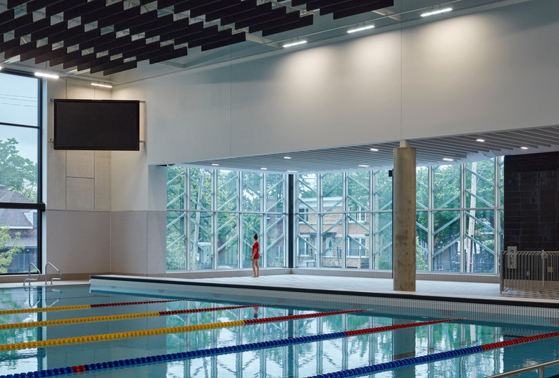 Press kit | 1057-13 - Press release | Rosemont Aquatic Center - Poirier Fontaine Architectes Inc. in collaboration with Riopel + associés architectes and KANVA - Institutional Architecture - Main pool and its view on the city - Photo credit: James Brittain