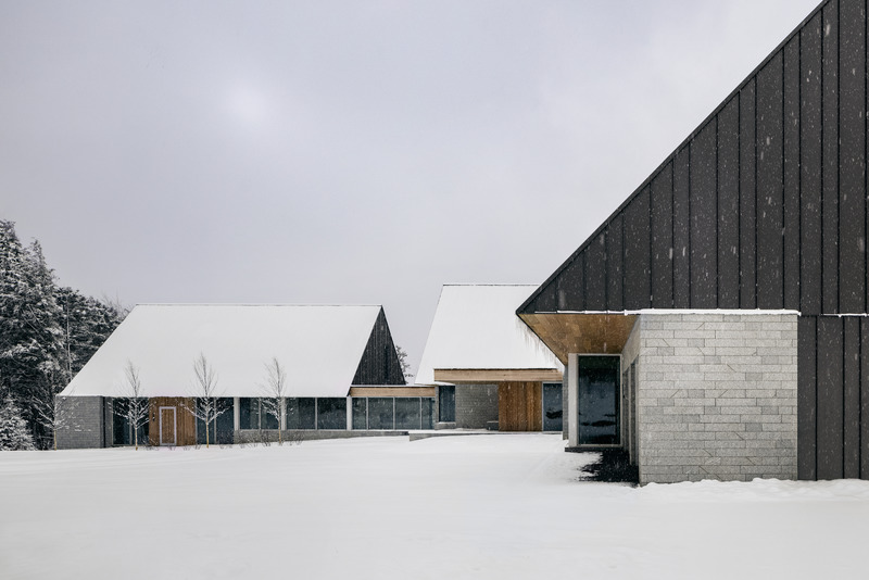 Dossier de presse | 3303-03 - Communiqué de presse | Les Trois Sommets - NÓS - Architecture résidentielle - Crédit photo : Eric Petschek<h3><br></h3>