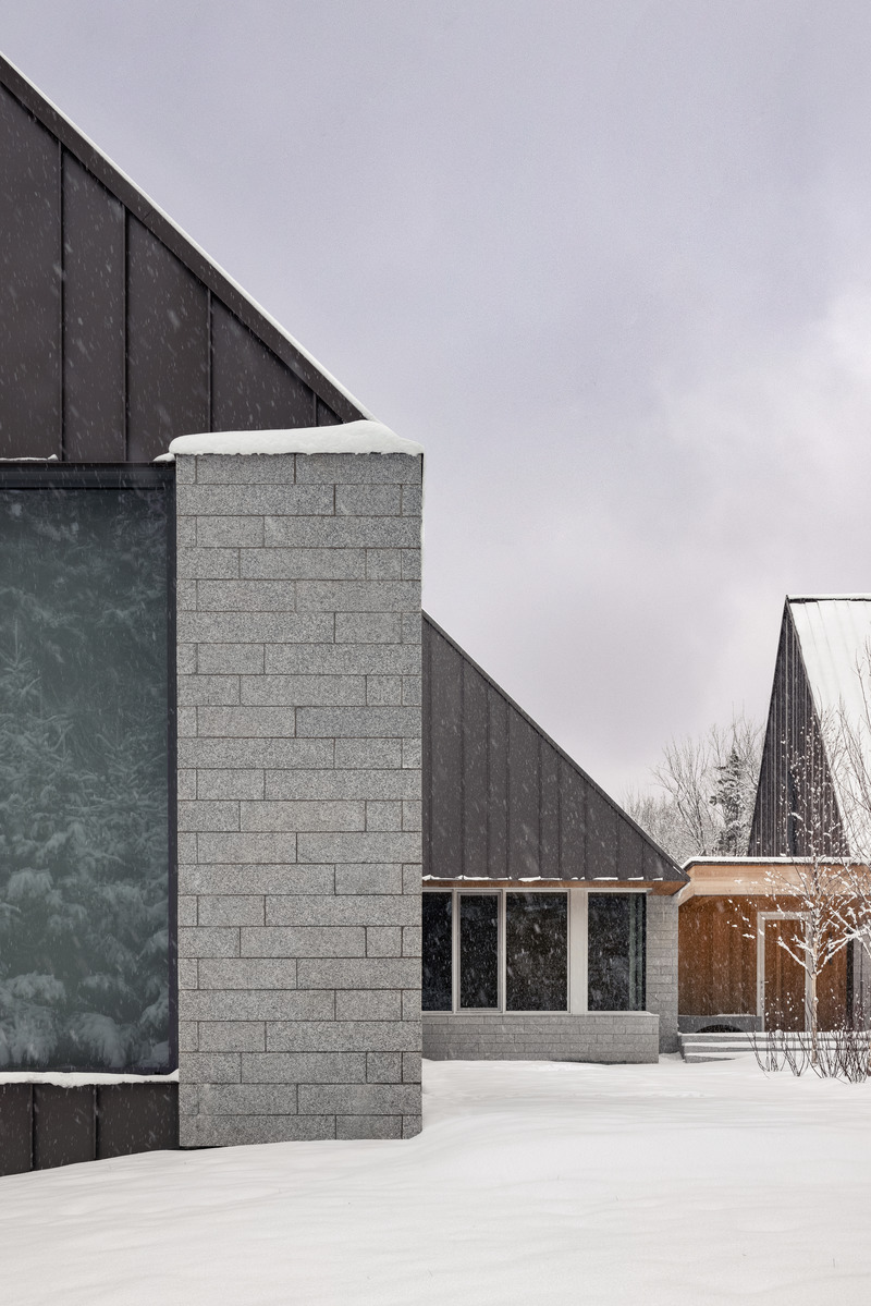 Dossier de presse | 3303-03 - Communiqué de presse | Les Trois Sommets - NÓS - Architecture résidentielle - Crédit photo : <h3 style="">Eric Petschek</h3><h3 style=""><br style=""></h3><h3 style=""><br style=""></h3>