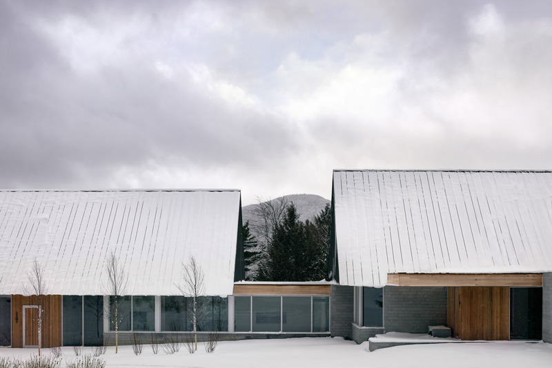 Dossier de presse | 3303-03 - Communiqué de presse | Les Trois Sommets - NÓS - Architecture résidentielle - Crédit photo : Eric Petschek<h3><br></h3>