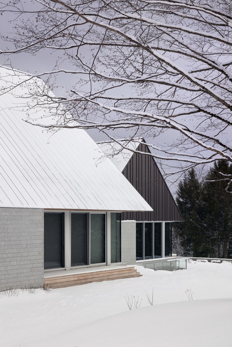 Dossier de presse | 3303-03 - Communiqué de presse | Les Trois Sommets - NÓS - Architecture résidentielle - Crédit photo : Eric Petschek<h3><br></h3>