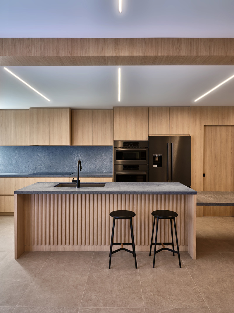 Press kit | 3491-01 - Press release | Harty House - Atelier SUN - Residential Interior Design - Kitchen, Dining - Photo credit: Joel Esposito