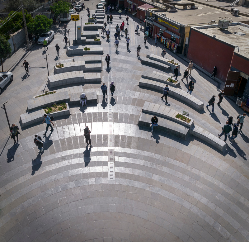 Dossier de presse | 1977-01 - Communiqué de presse | Tehran Entrance Plaza Station - CAAT Studio-Kamboozia Architecture & Design Studio - Design urbain - Routes Creation - Crédit photo : Ali Ehsani