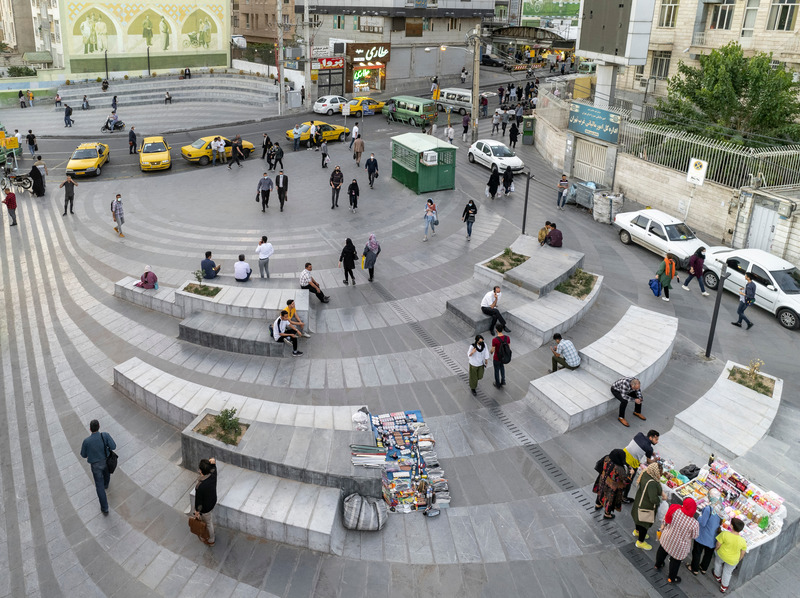 Dossier de presse | 1977-01 - Communiqué de presse | Tehran Entrance Plaza Station - CAAT Studio-Kamboozia Architecture & Design Studio - Design urbain - View to the taxi station - Crédit photo : Ali Ehsani
