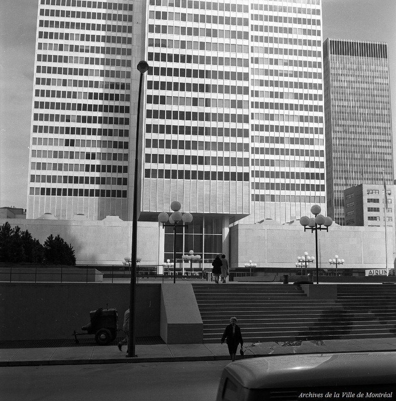 Dossier de presse | 1303-17 - Communiqué de presse | La nouvelle Esplanade PVM : une place publique ouverte sur la métropole - Sid Lee Architecture | Menkès Shooner Dagenais LeTourneux Architectes - Architecture de paysage - Esplanade PVM, 1962 - Crédit photo : Archives de la Ville de Montréal