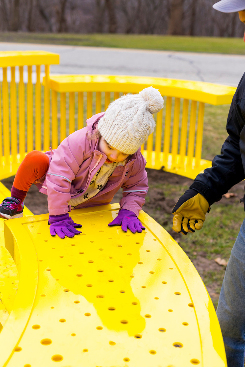 Press kit | 5595-07 - Press release | A New Playscape in Pittsburgh focuses on Sparking Communal Connection - The Urban Conga - Landscape Architecture -  Play is our natural driver to discover, explore, and empathize with others.  - Photo credit: Sean Carroll