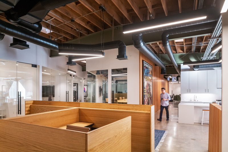 Dossier de presse | 5795-04 - Communiqué de presse | ANX Transforms Former Hanna-Barbera Studio Into Television and Film Offices - ANX / Aaron Neubert Architects - Design d’intérieur commercial - Co-Working - Crédit photo : Paul Vu / HANA
