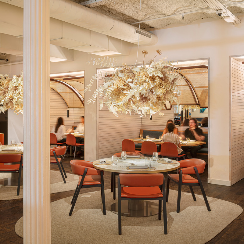 Dossier de presse | 3724-11 - Communiqué de presse | Compartir Restaurant - EL EQUIPO CREATIVO - Design d’intérieur commercial - The chef's wanted to bring privacy to the tables.  - Crédit photo : Adria Goula