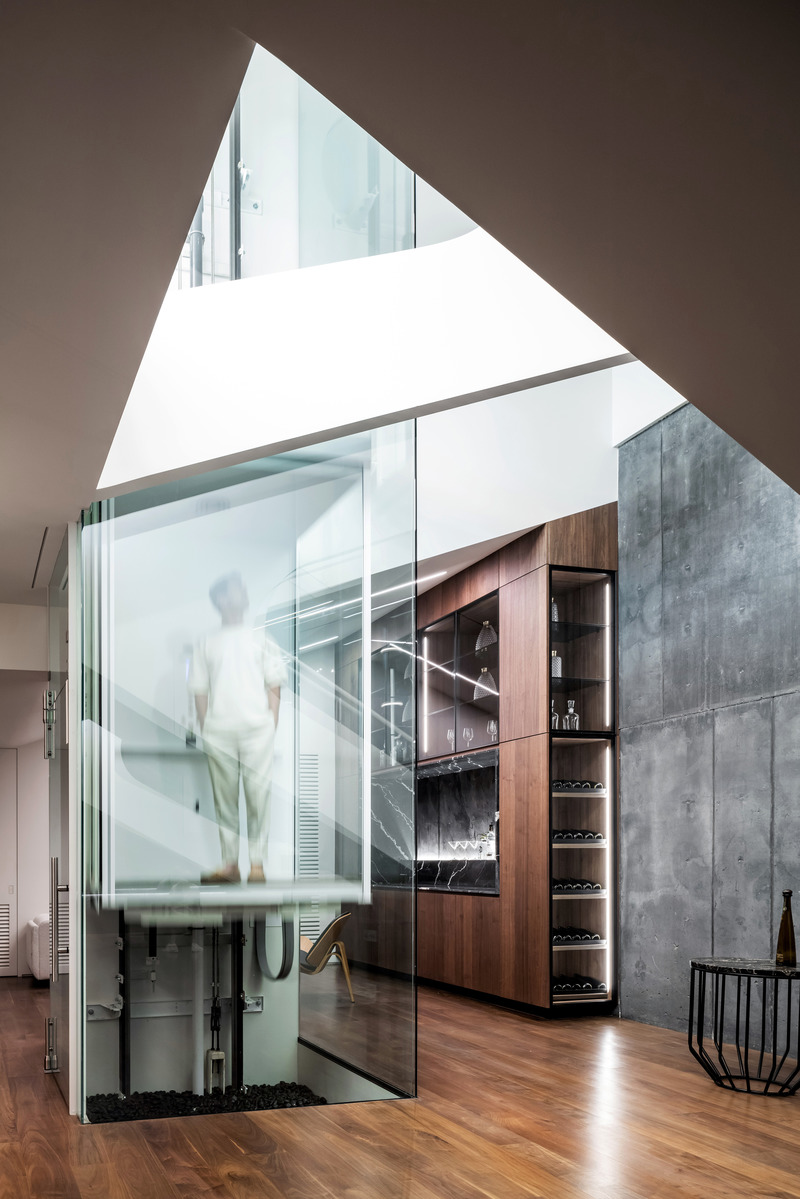Press kit | 2244-04 - Press release | RO54 - Arshia Architects - Residential Architecture - Elevator - Photo credit: Paul Vu