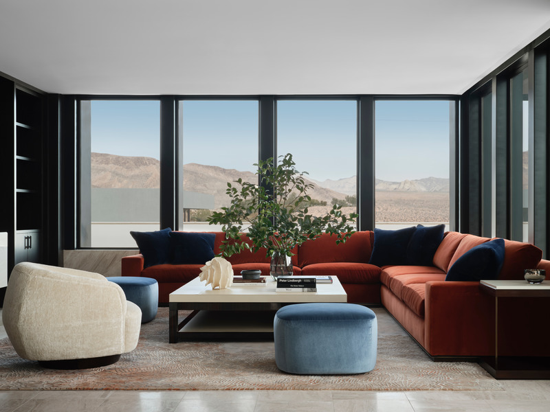 Press kit | 6087-03 - Press release | Family Connections: a Five-Star Retreat in the Desert Southwest - Daniel Joseph Chenin, Ltd. - Residential Interior Design - <p>The entertainment lounge with views of the surround desert foothills.</p> - Photo credit: Douglas Friedman