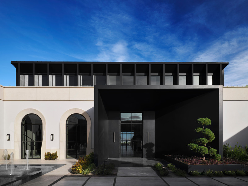 Press kit | 6087-03 - Press release | Family Connections: a Five-Star Retreat in the Desert Southwest - Daniel Joseph Chenin, Ltd. - Residential Interior Design - Atop the large black entry portal sits a glass and steel ribbed box, referred to as the ‘crown’, which houses a large entertainment lounge. - Photo credit:  Douglas Friedman 