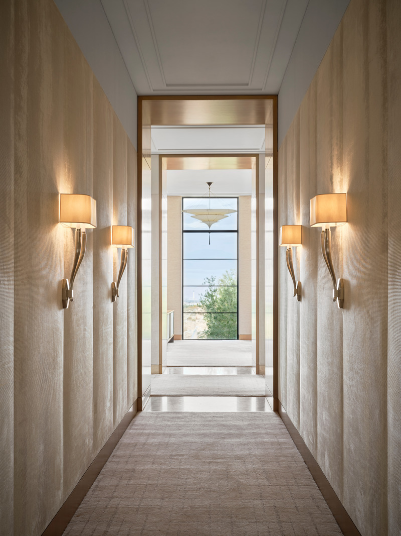 Press kit | 6087-03 - Press release | Family Connections: a Five-Star Retreat in the Desert Southwest - Daniel Joseph Chenin, Ltd. - Residential Interior Design - The primary suite gateway features thickly-padded carpeting and upholstered walls that silence all ambient noise. - Photo credit: Douglas Friedman