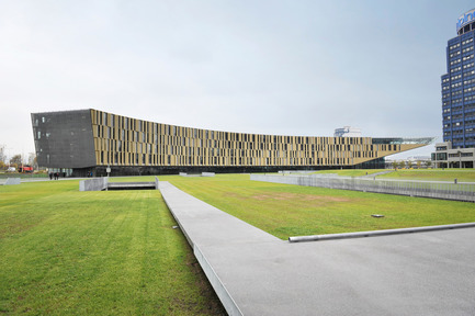 Dossier de presse | 1008-02 - Communiqué de presse | Centre de gestion financière et de vente de la voestalpine Stahl GmbH - Dietmar Feichtinger Architectes - Architecture commerciale - Crédit photo : Jo Feichtinger