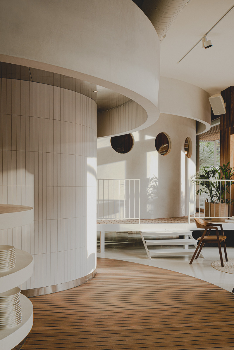 Press kit | 3766-02 - Press release | Restaurant La Maruca de López de Hoyos - Zooco Estudio - Commercial Interior Design - Serving volume and elevated platform with WC.  - Photo credit: David Zarzoso