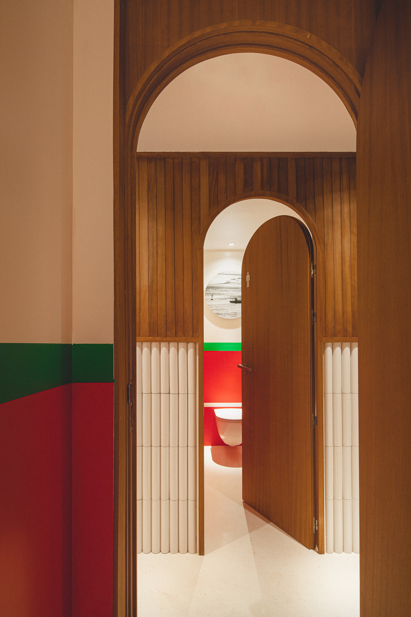Press kit | 3766-02 - Press release | Restaurant La Maruca de López de Hoyos - Zooco Estudio - Commercial Interior Design - Detail bathroom door. - Photo credit: David Zarzoso