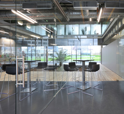 Dossier de presse | 1008-02 - Communiqué de presse | Centre de gestion financière et de vente de la voestalpine Stahl GmbH - Dietmar Feichtinger Architectes - Architecture commerciale - Crédit photo : Josef Pausch