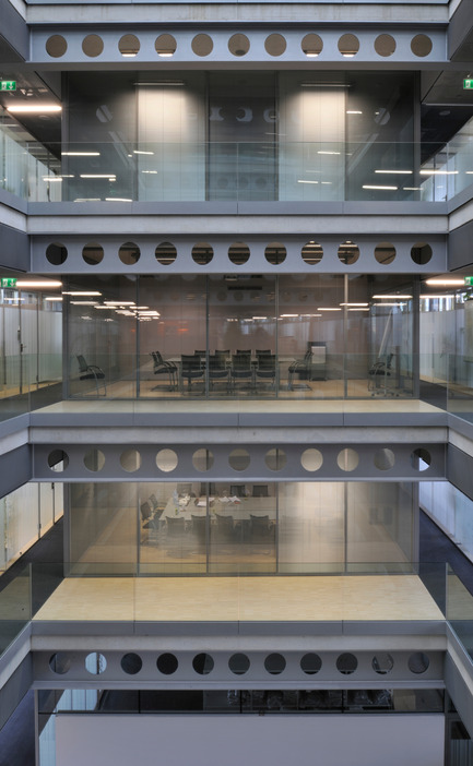 Dossier de presse | 1008-02 - Communiqué de presse | Centre de gestion financière et de vente de la voestalpine Stahl GmbH - Dietmar Feichtinger Architectes - Architecture commerciale - Crédit photo : Josef Pausch