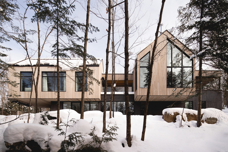 Dossier de presse | 1678-08 - Communiqué de presse | La Tierce - Atelier BOOM-TOWN - Architecture résidentielle - Façade ouest, côté lac - Crédit photo : Raphaël Thibodeau
